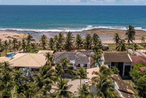 Casa frente mar com anexo e terreno de 2.500 m2 em Interlagos