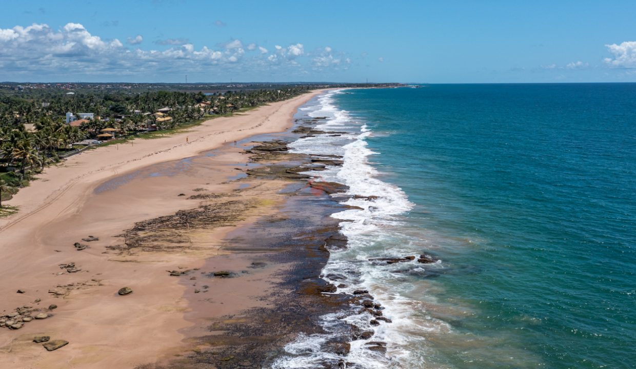 Casa frente mar com anexo e terreno de 2.500 m2 em Interlagos (33)