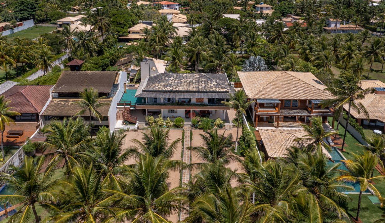 Casa frente mar com anexo e terreno de 2.500 m2 em Interlagos (34)