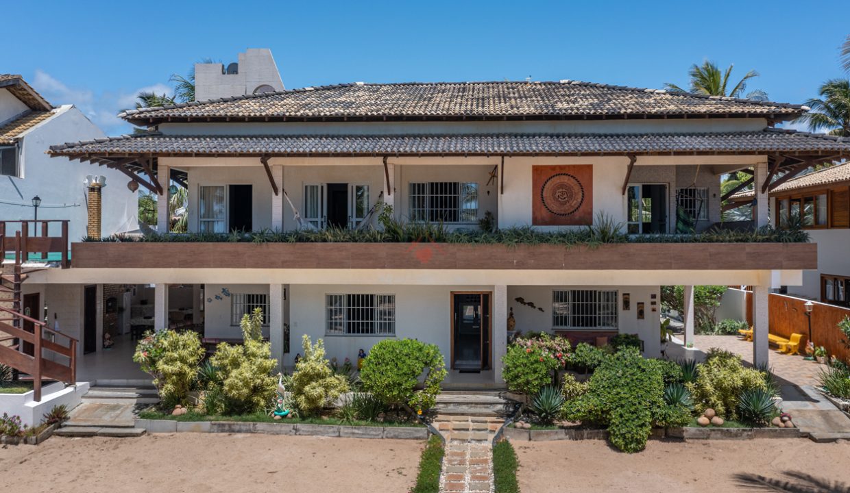 Casa frente mar com anexo e terreno de 2.500 m2 em Interlagos (36)