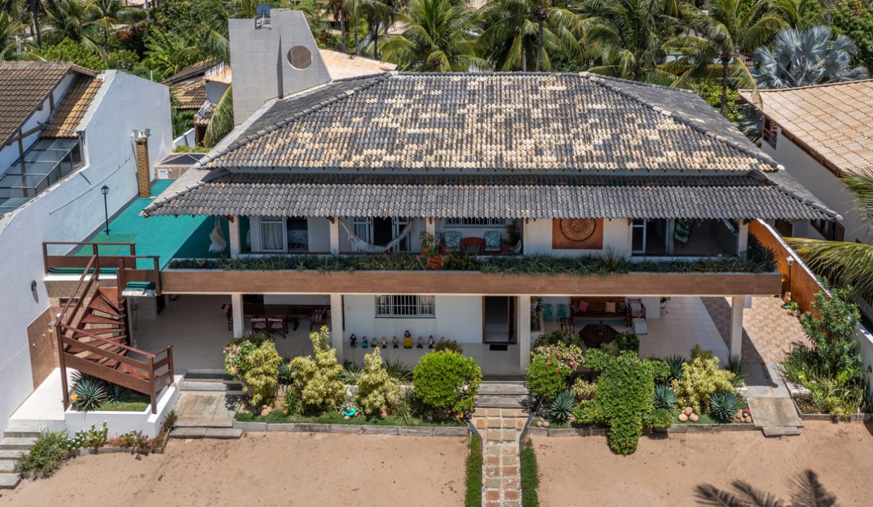 Casa frente mar com anexo e terreno de 2.500 m2 em Interlagos (37)