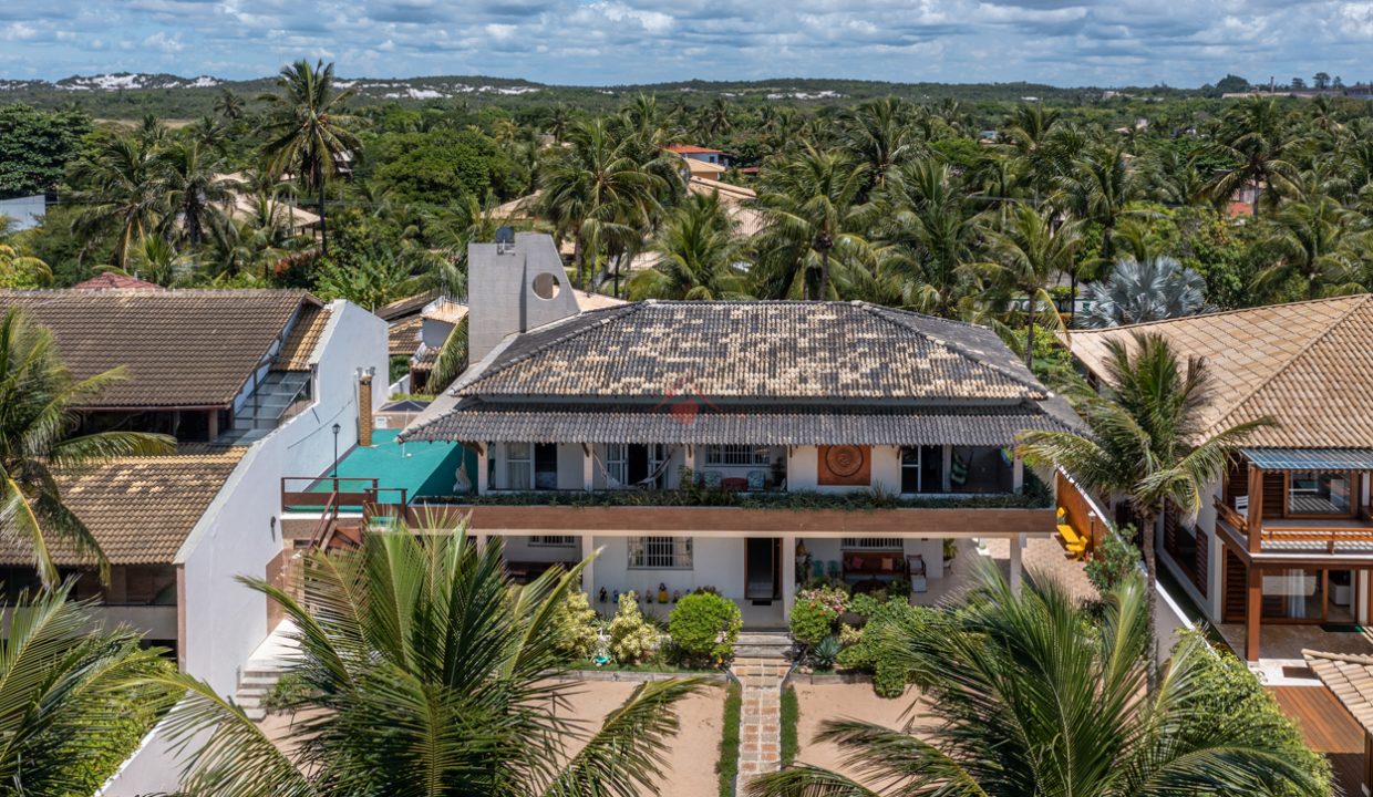 Casa frente mar com anexo e terreno de 2.500 m2 em Interlagos (38)