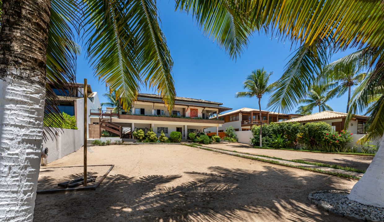 Casa frente mar com anexo e terreno de 2.500 m2 em Interlagos (4)