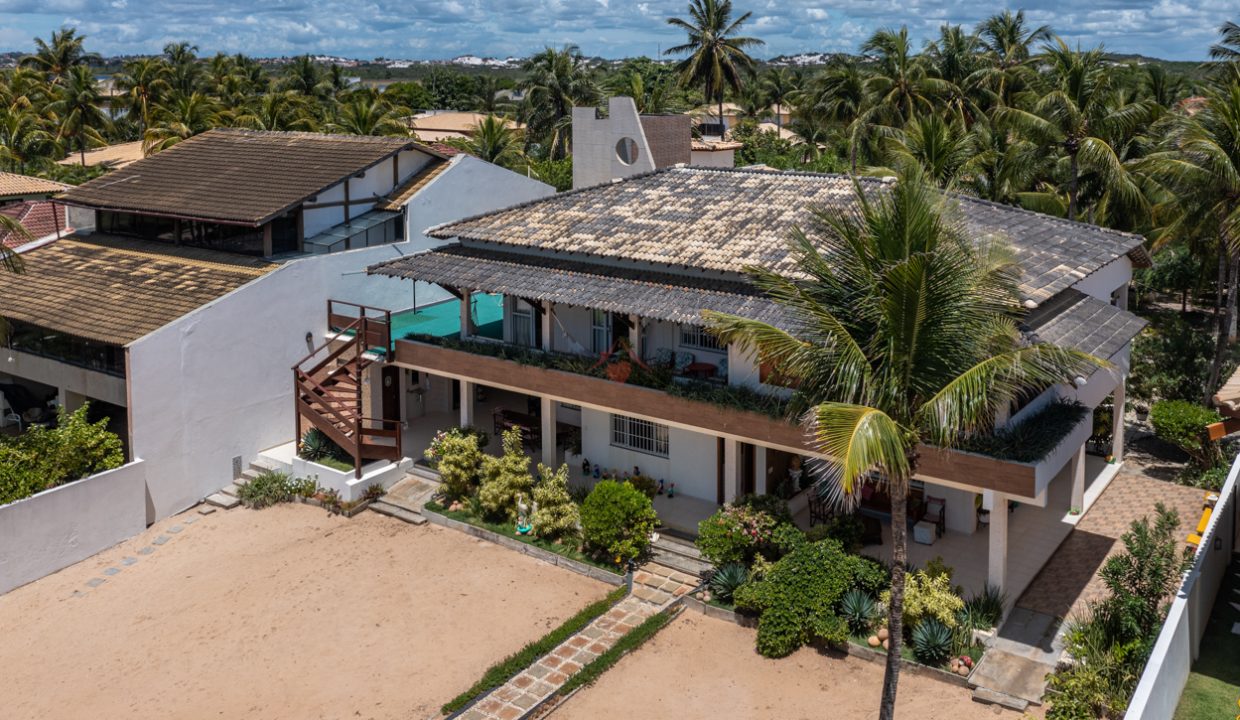 Casa frente mar com anexo e terreno de 2.500 m2 em Interlagos (42)