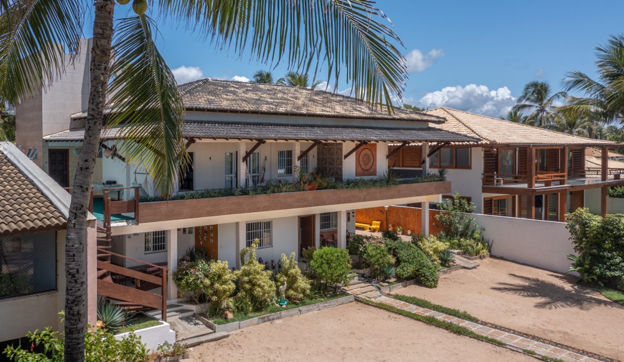 Casa frente mar com anexo e terreno de 2.500 m2 em Interlagos (43)