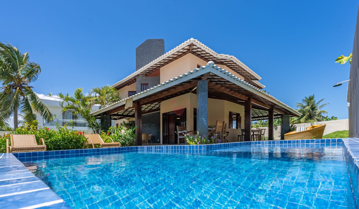 Casa com piscina a 50 m da praia de Guarajuba-5