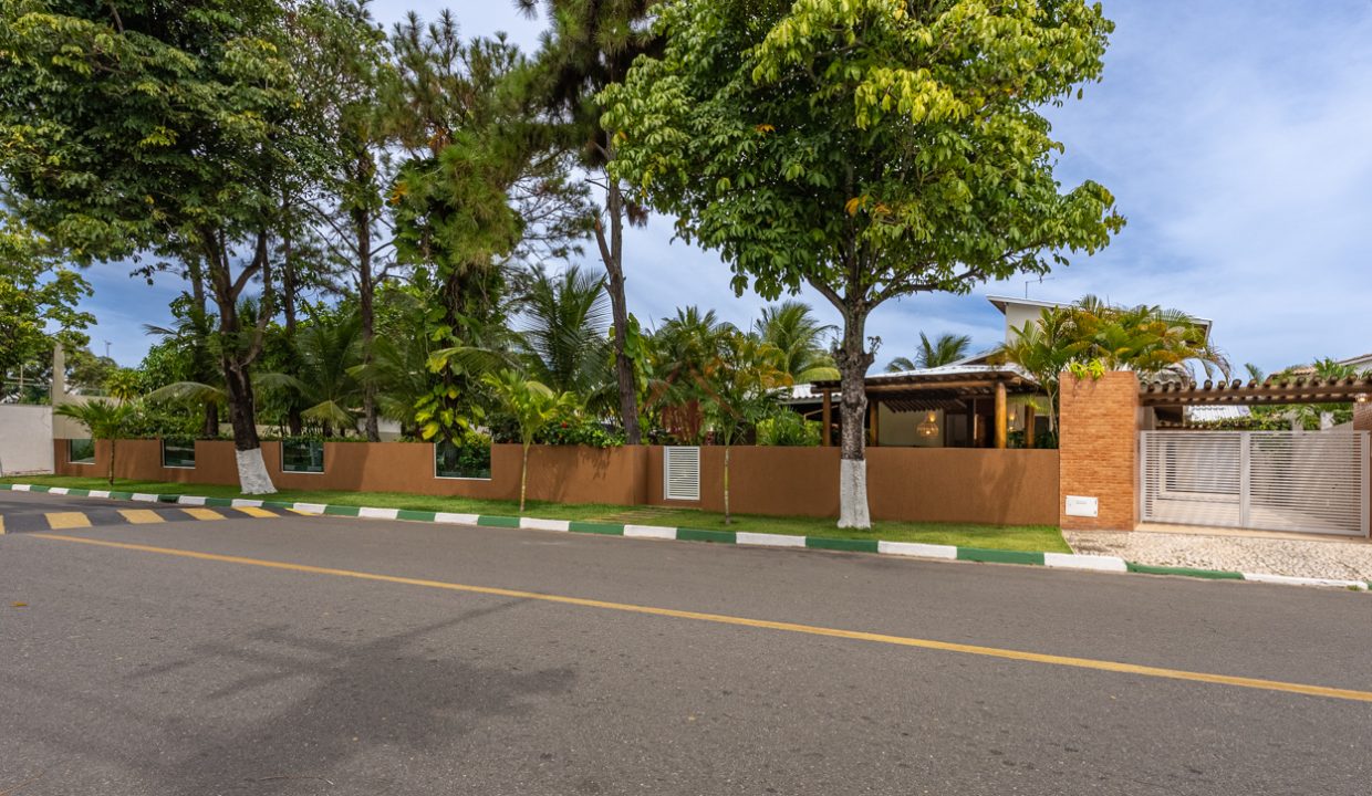 Casa semi térrea a 150 m da praia em Guarajuba