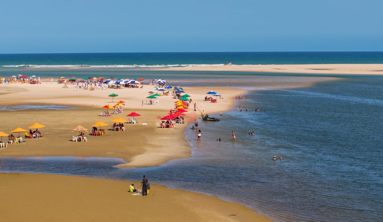 Mansão nova a venda de frente pra praia em Barra do Jacuipe-45